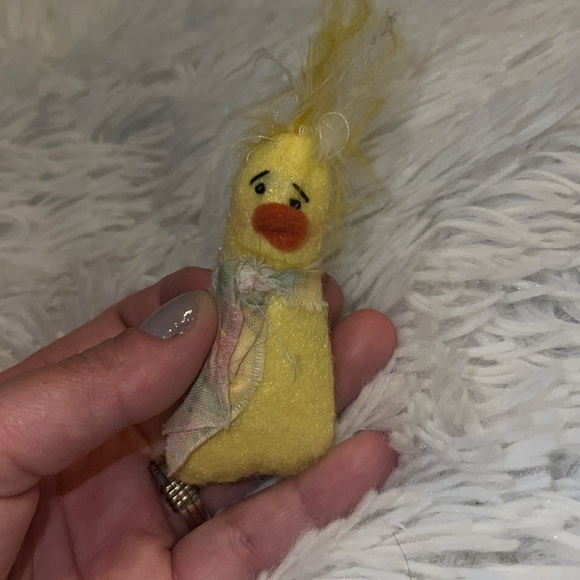 Little ducky good luck pin - Picture 3 of 4